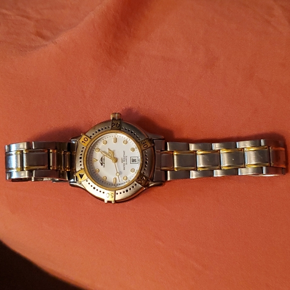 Quicksilver 2 tone quartz watch small - Picture 2 of 8